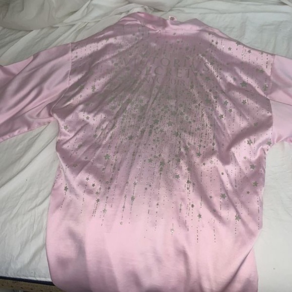 Robe - Picture 2 of 4